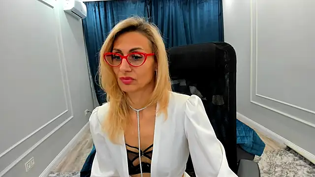 Snapshot of MuseOfStage chatting on January 19, 2:38 pm MuseOfStage online show from January 19, 2:38 pm