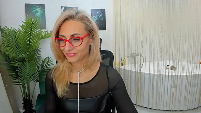 Snapshot of MuseOfStage chatting on February 3, 2:34 pm MuseOfStage online show from February 3, 2:34 pm