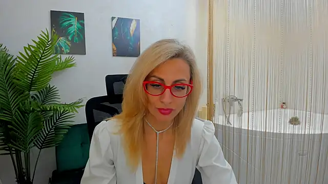 Snapshot of MuseOfStage chatting on February 13, 10:55 am MuseOfStage online show from February 13, 10:55 am