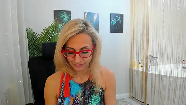 Snapshot of MuseOfStage chatting on February 19, 11:38 am MuseOfStage online show from February 19, 11:38 am