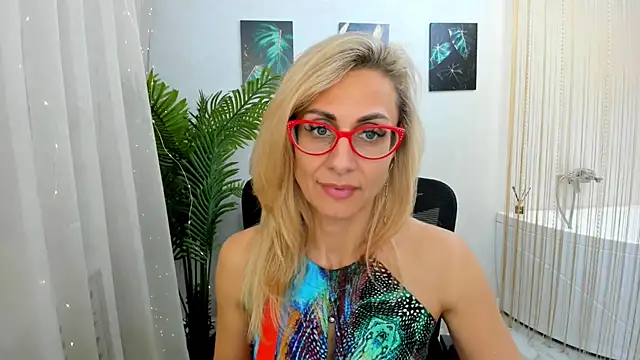 Snapshot of MuseOfStage chatting on February 23, 5:39 pm MuseOfStage online show from February 23, 5:39 pm