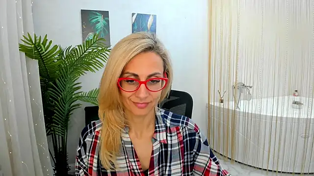 Snapshot of MuseOfStage chatting on February 24, 2:48 pm MuseOfStage online show from February 24, 2:48 pm