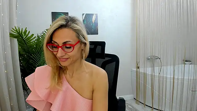 Snapshot of MuseOfStage chatting on March 2, 2:32 pm MuseOfStage online show from March 2, 2:32 pm