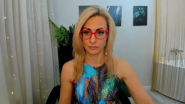 Snapshot of MuseOfStage chatting on March 19, 11:28 am MuseOfStage online show from March 19, 11:28 am