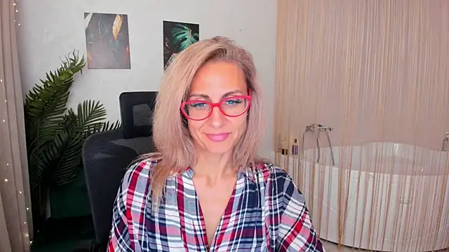 Snapshot of MuseOfStage chatting on September 23, 11:35 am MuseOfStage online show from September 23, 11:35 am