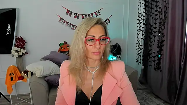 Snapshot of MuseOfStage chatting on October 13, 11:32 am MuseOfStage online show from October 13, 11:32 am