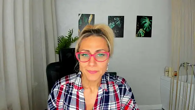 Snapshot of MuseOfStage chatting on November 17, 12:11 pm MuseOfStage online show from November 17, 12:11 pm