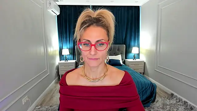 Snapshot of MuseOfStage chatting on December 2, 11:26 am MuseOfStage online show from December 2, 11:26 am