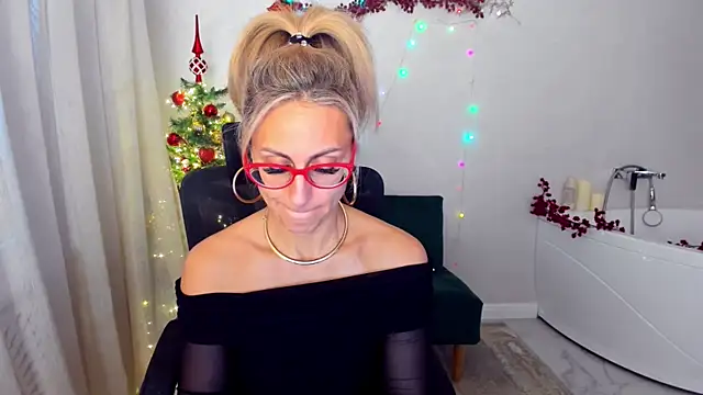 Snapshot of MuseOfStage chatting on December 14, 11:26 am MuseOfStage online show from December 14, 11:26 am