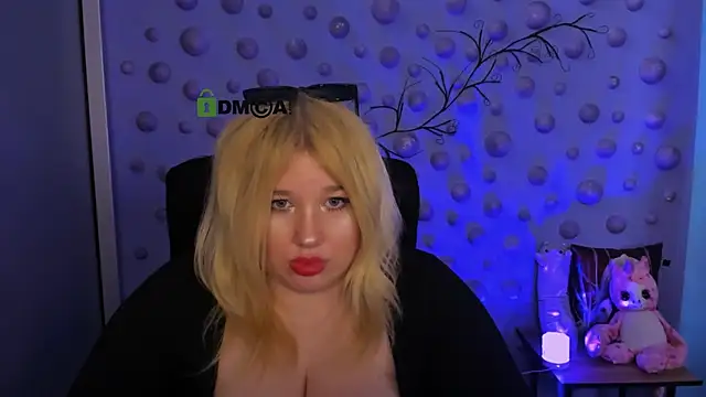 juli kisss online show from May 14, 3:08 pm