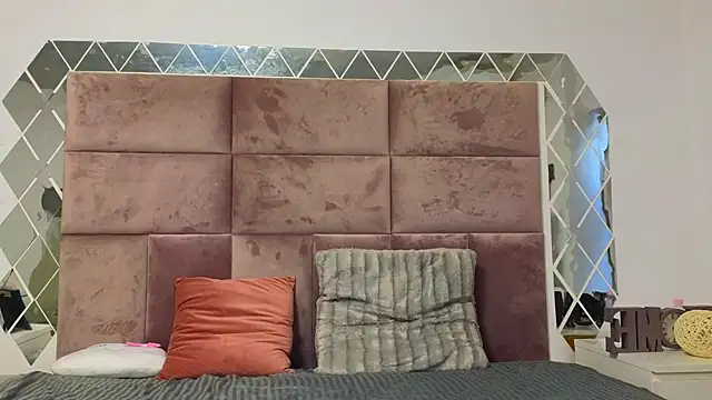 Snapshot of SweetScribe chatting on February 10, 6:42 am SweetScribe online show from February 10, 6:42 am