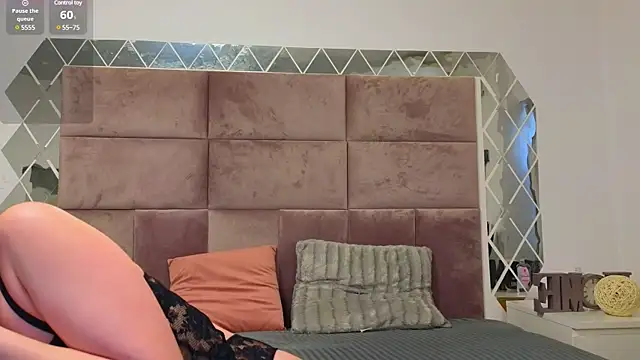 Snapshot of SweetScribe chatting on February 13, 6:41 am SweetScribe online show from February 13, 6:41 am