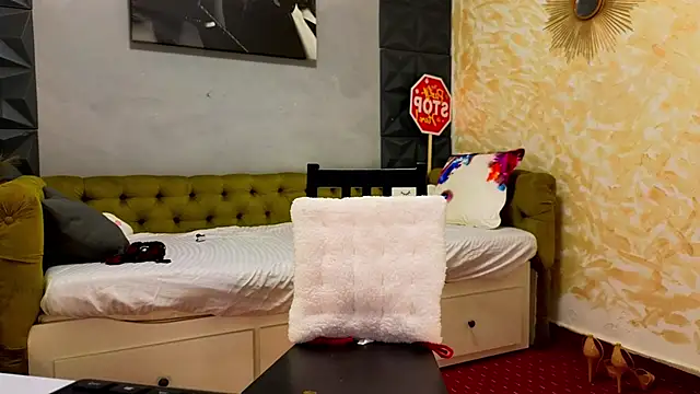 Snapshot of SweetScribe chatting on February 22, 11:57 am SweetScribe online show from February 22, 11:57 am