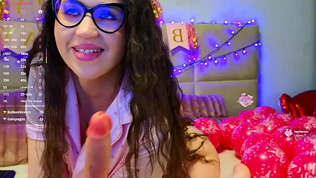 Snapshot of SweetScribe chatting on March 10, 10:15 am SweetScribe online show from March 10, 10:15 am