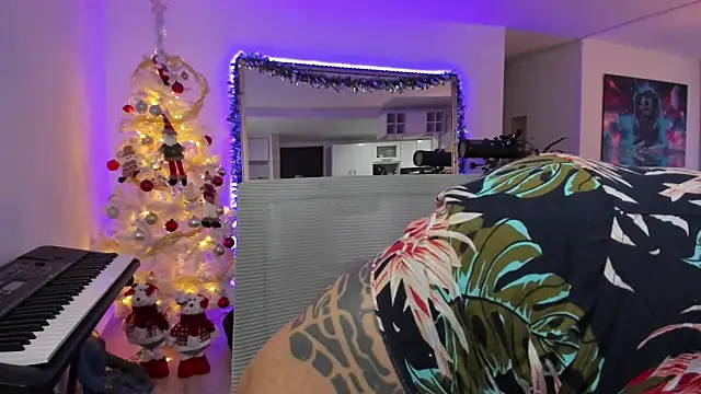 aaroncolombia online show from December 5, 11:27 am