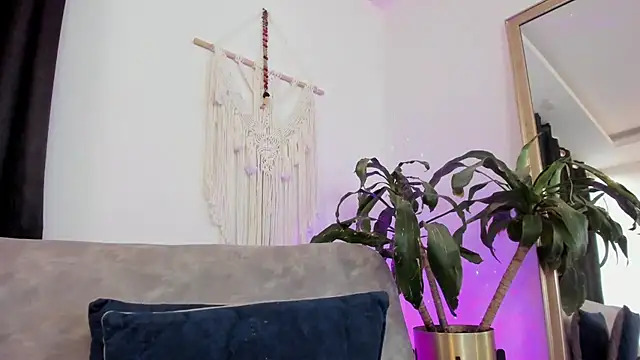 aaroncolombia online show from April 18, 11:03 am