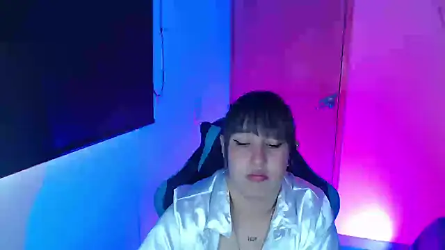 Skarlet Adams28 online show from April 21, 9:28 pm