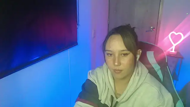 Skarlet Adams28 online show from April 28, 1:15 am