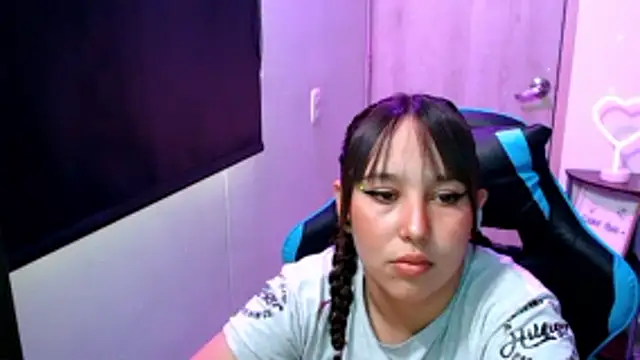 Snapshot of Skarlet_Adams28 chatting on April 29, 9:54 pm Skarlet Adams28 online show from April 29, 9:54 pm