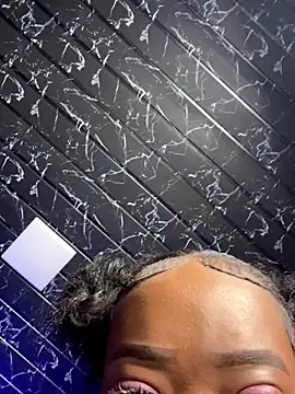 Snapshot of Thyana_LS chatting on November 1, 1:24 pm Thyana LS online show from November 1, 1:24 pm