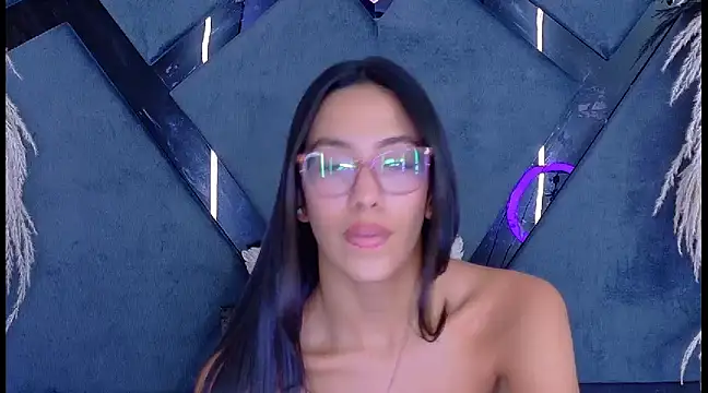 Snapshot of KylieWhite chatting on March 3, 6:55 pm KylieWhite online show from March 3, 6:55 pm