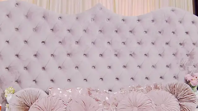 PenelopeLynnx online show from February 5, 10:20 am