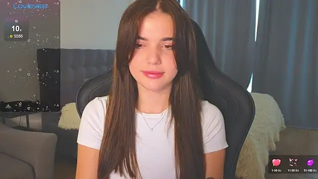 adrianawow1 online show from October 5, 3:38 am