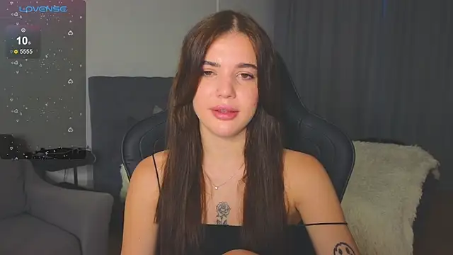 adrianawow1 online show from October 7, 3:04 am