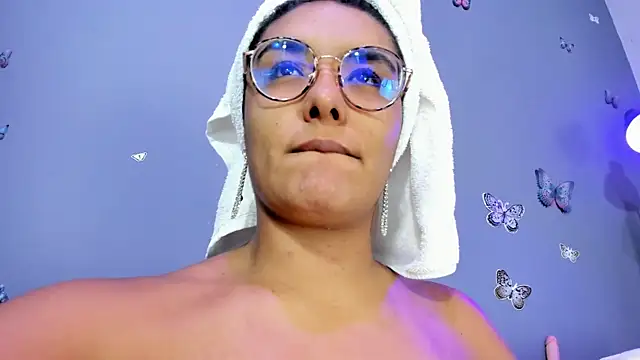 Snapshot of Kaira_mosse chatting on October 21, 12:17 pm Kaira mosse online show from October 21, 12:17 pm
