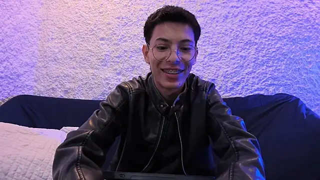 alexandersawyer online show from December 17, 12:33 pm