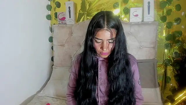 Snapshot of cristalconnorr chatting on May 1, 2:32 pm cristalconnorr online show from May 1, 2:32 pm