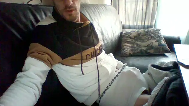 Snapshot of passif520 chatting on March 9, 9:02 am passif520 online show from March 9, 9:02 am