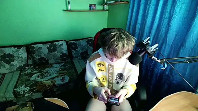 Snapshot of fameboyboo chatting on December 20, 4:47 pm fameboyboo online show from December 20, 4:47 pm