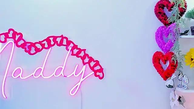 MaddyParisi online show from February 21, 11:10 pm