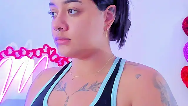 MaddyParisi online show from February 23, 9:05 pm