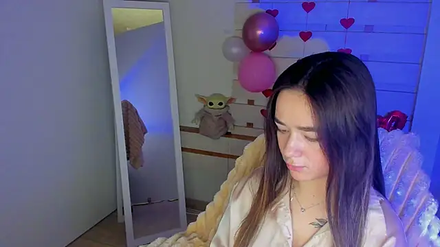 Bella XO online show from March 13, 1:50 pm