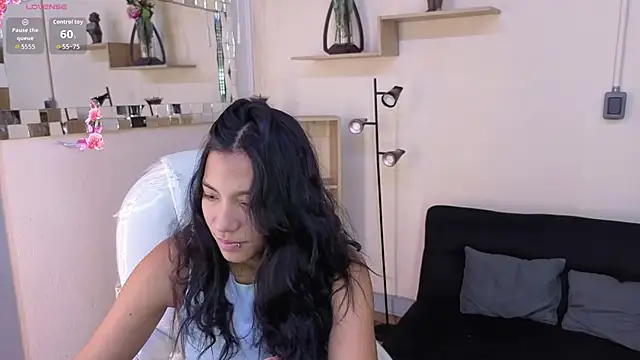 Snapshot of Saray_reyes chatting on November 7, 11:43 am Saray reyes online show from November 7, 11:43 am