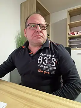 coupleLatinaLovers online show from January 13, 6:49 am