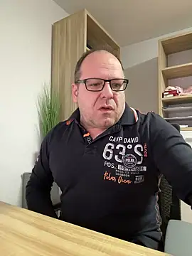 coupleLatinaLovers online show from February 5, 5:52 am