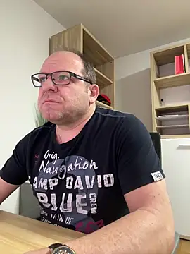 coupleLatinaLovers online show from March 20, 5:35 am