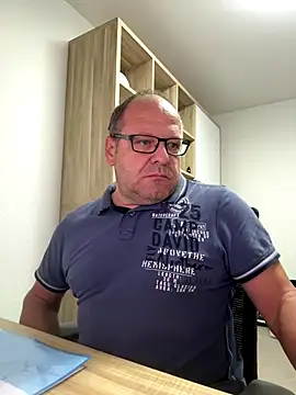 coupleLatinaLovers online show from September 9, 4:45 am