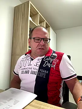 coupleLatinaLovers online show from September 25, 5:44 am