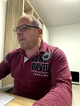 coupleLatinaLovers online show from October 15, 4:45 am