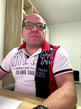 coupleLatinaLovers online show from December 1, 6:07 am