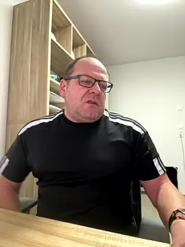 coupleLatinaLovers online show from January 13, 6:40 am