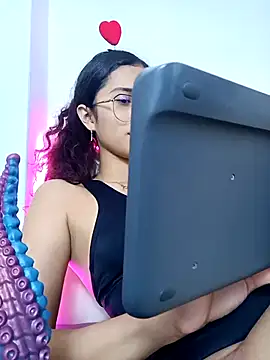 Snapshot of KaitlynLoveCam chatting on February 6, 7:45 am KaitlynLoveCam online show from February 6, 7:45 am