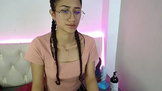 Snapshot of KaitlynLoveCam chatting on February 13, 4:11 am KaitlynLoveCam online show from February 13, 4:11 am