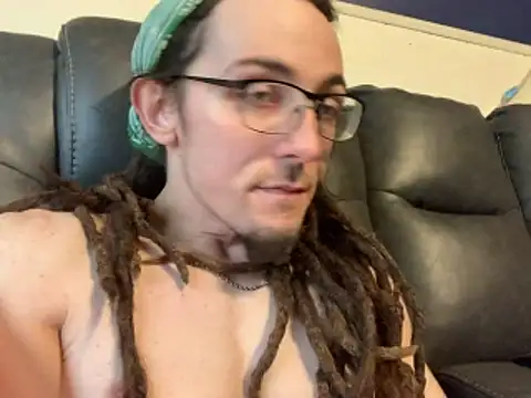 Snapshot of thiccplamp chatting on October 14, 8:31 pm thiccplamp online show from October 14, 8:31 pm