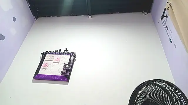 PetiteIvoryQueen19 online show from December 23, 1:18 am