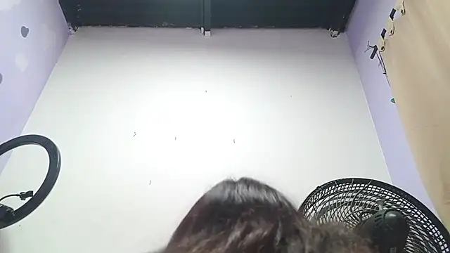 PetiteIvoryQueen19 online show from January 19, 8:29 am